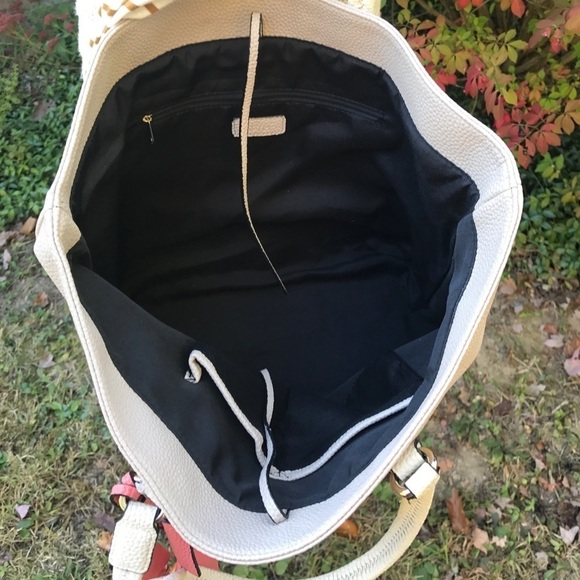 Apt 9 tan tote w removable flower decoration - Picture 2 of 5